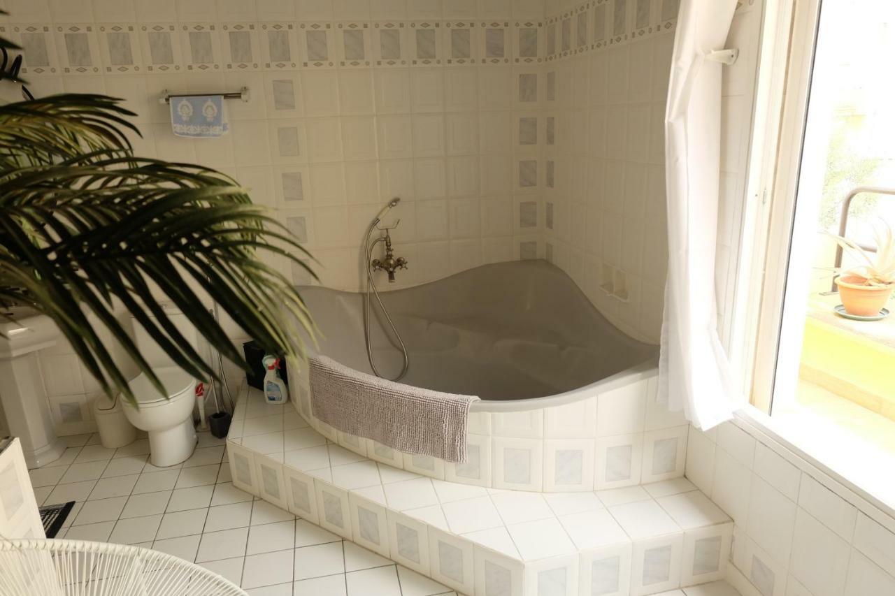 B&B Le Patio En Ville - Chambres D'Hotes 纳博讷 外观 照片